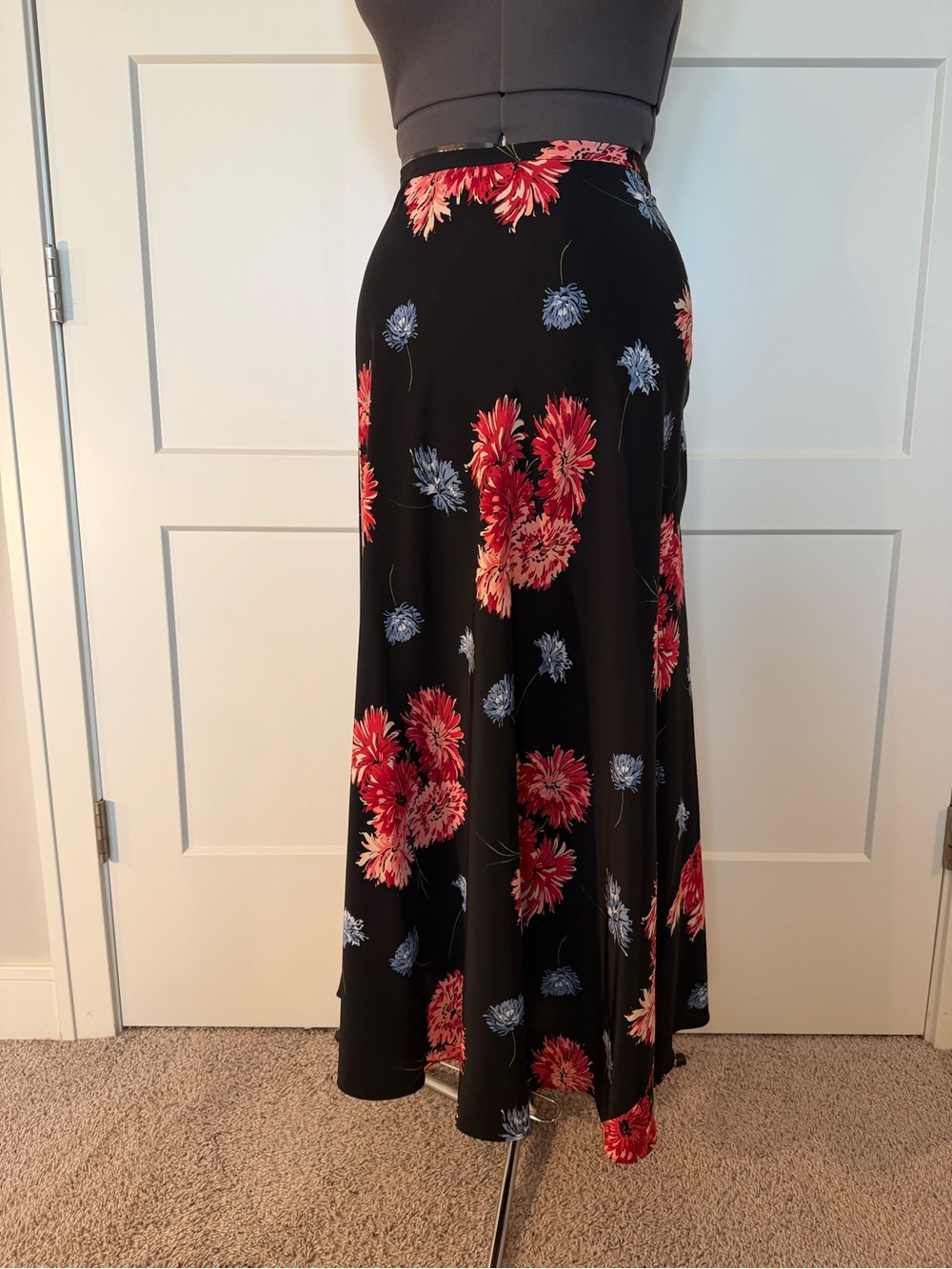 Jones New York Black Maxi Skirt with Red and Light Blue Floral Motif